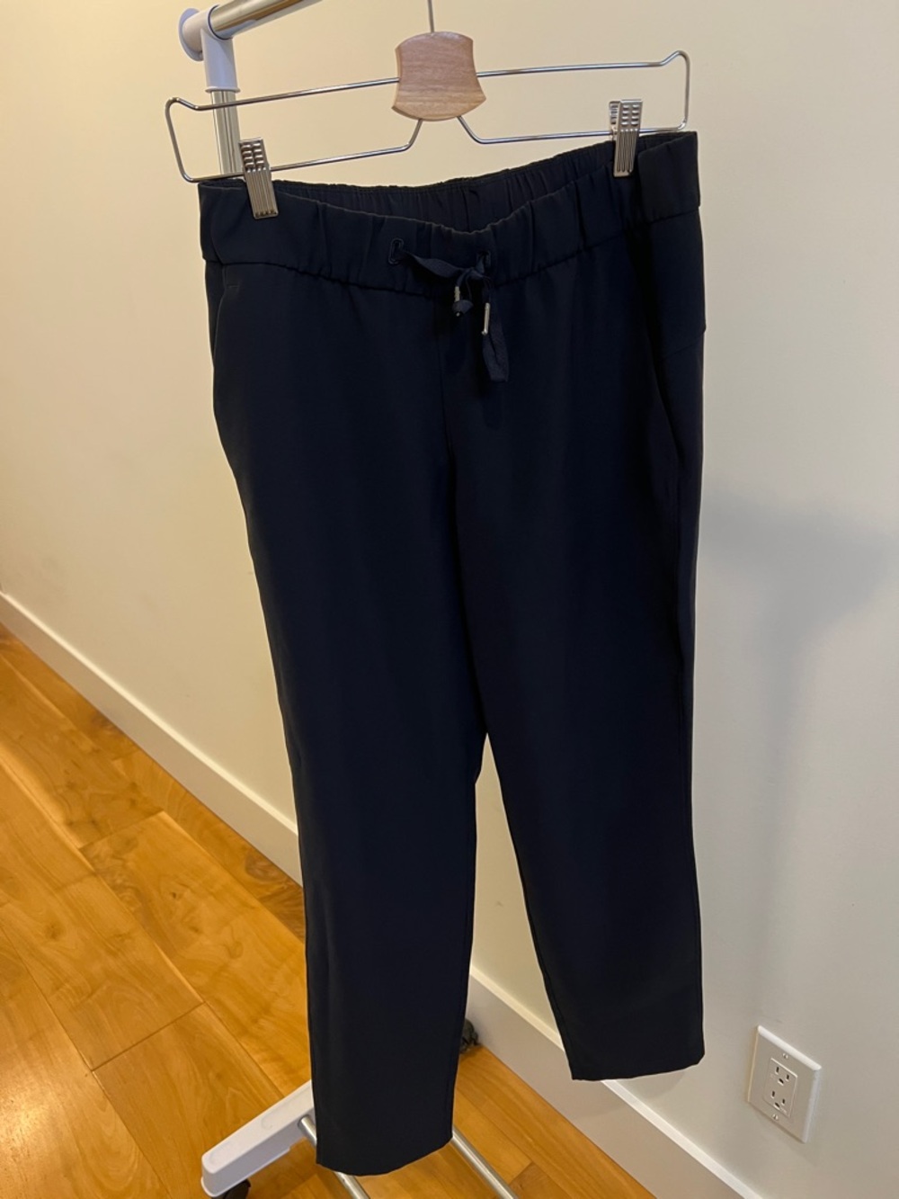lululemon athletica women's Black Drawstring Joggers - on the fly pant